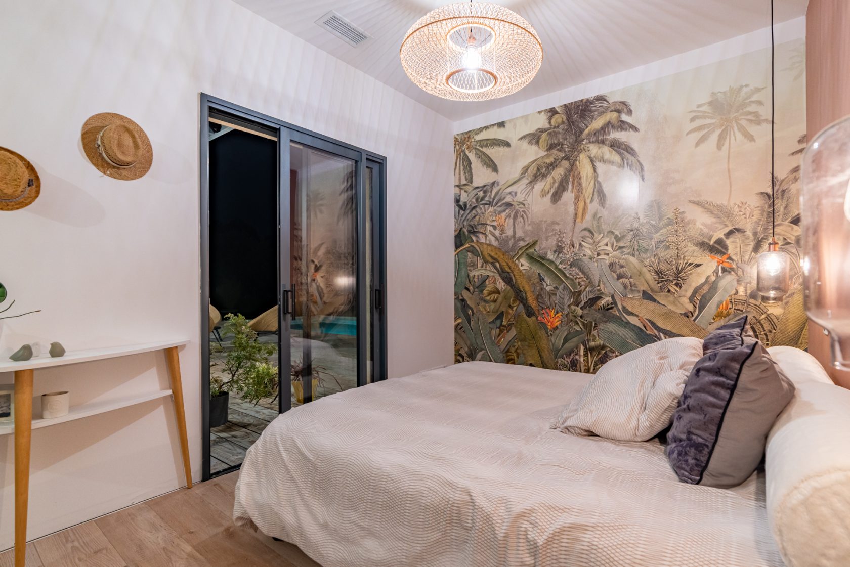 Splendid single storey villa with swimming pool
