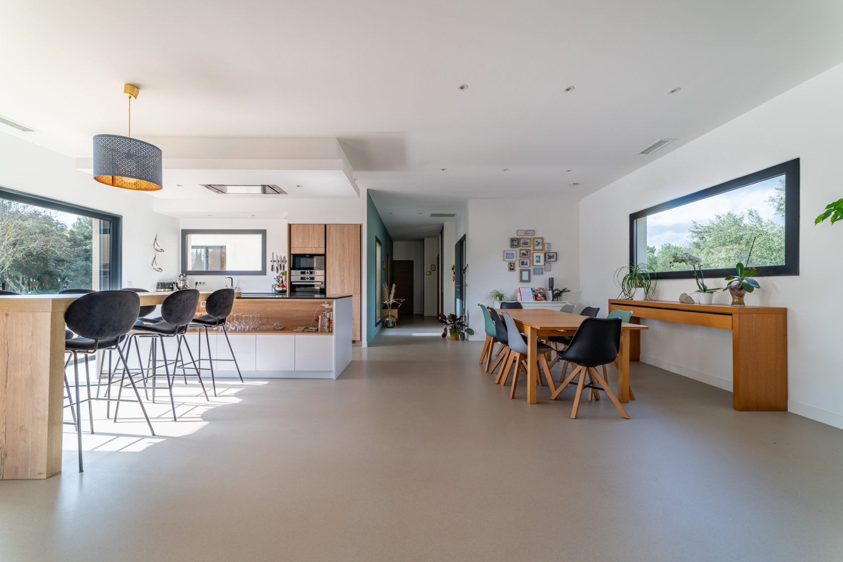 Splendid single storey villa with swimming pool