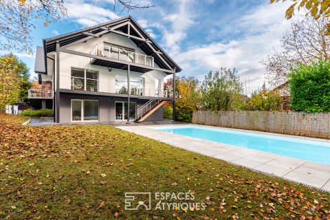 Maison contemporaine avec jardin et piscine