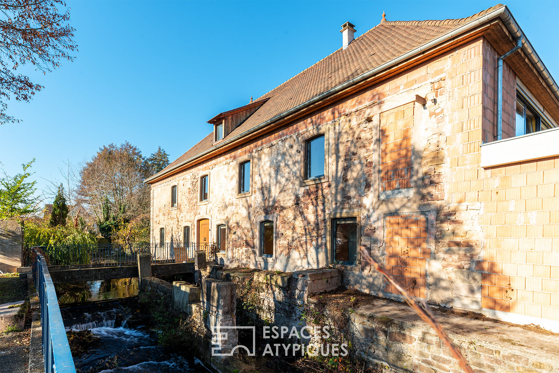 Old mill with character and its garden