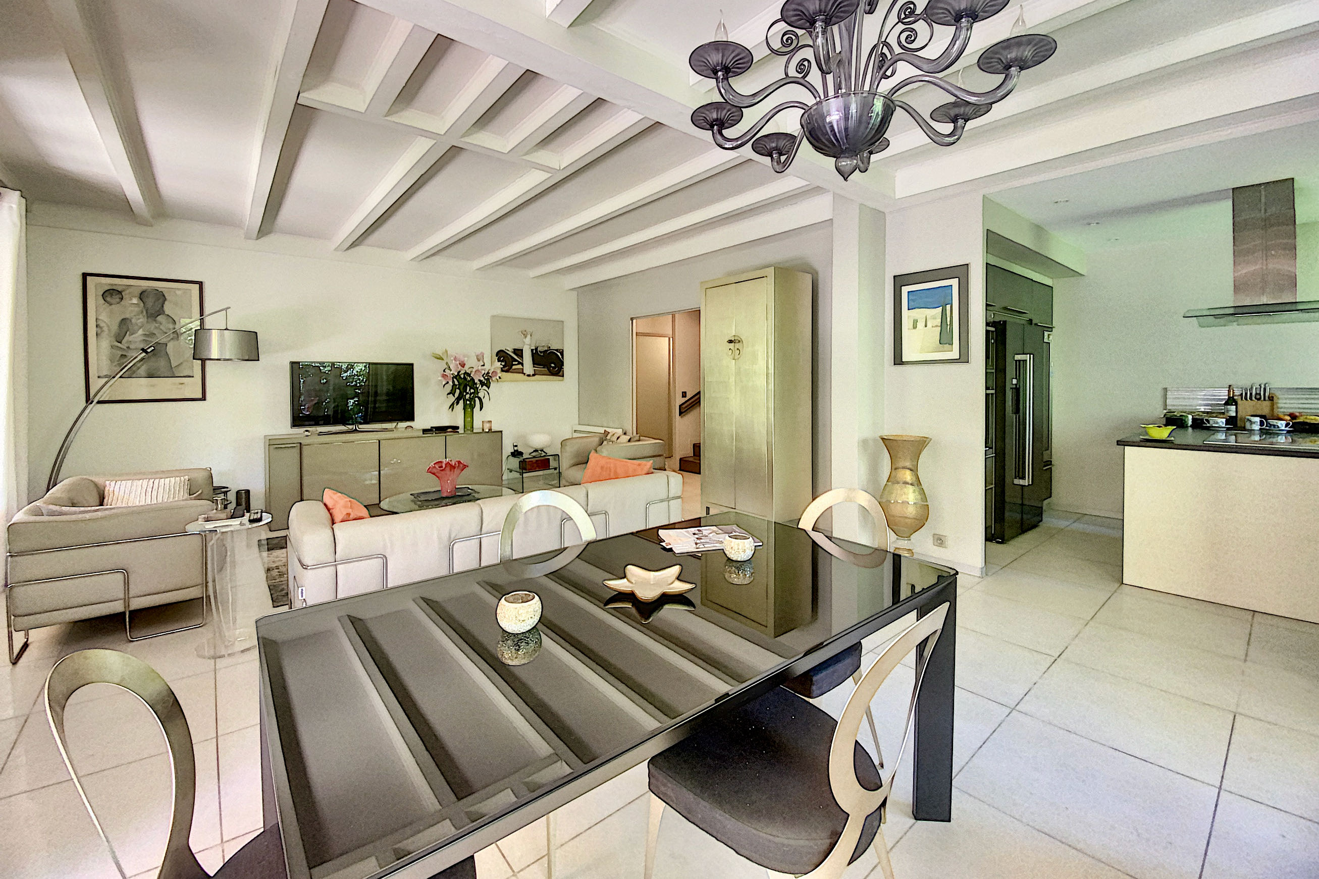 Apartment like a house with garden and large terrace in the heart of Pereire
