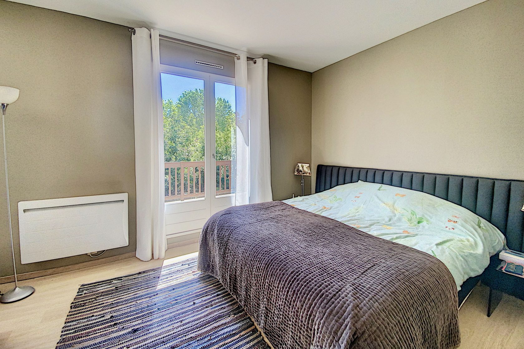 Apartment like a house with garden and large terrace in the heart of Pereire