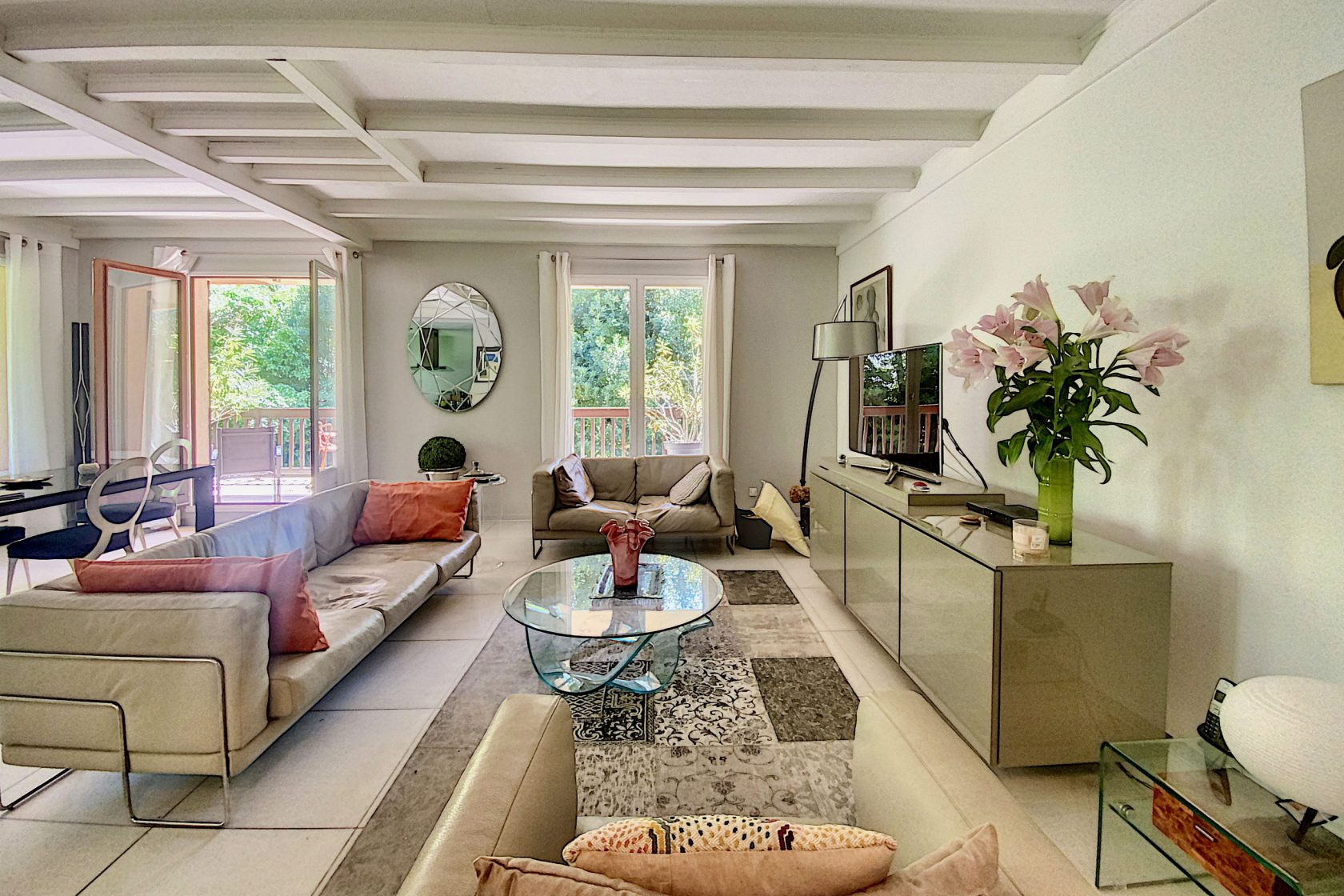 Apartment like a house with garden and large terrace in the heart of Pereire