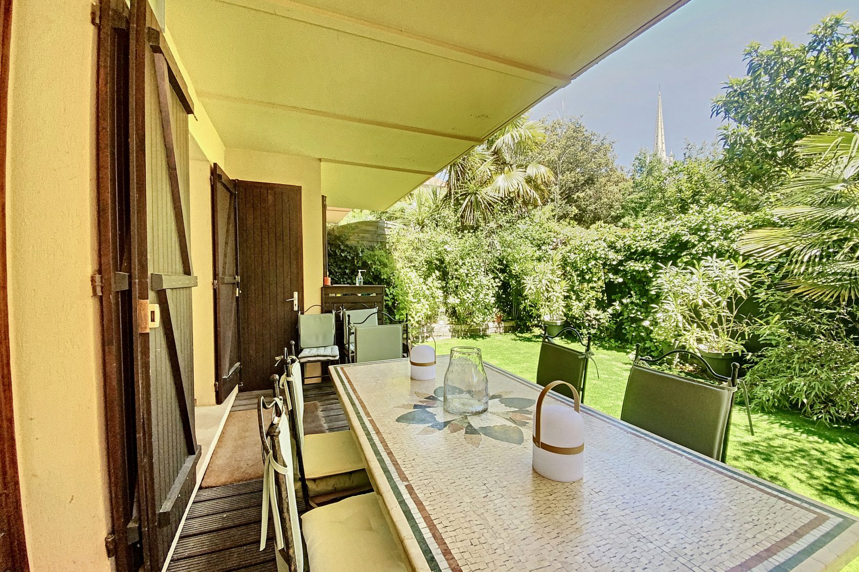 Apartment like a house with garden and large terrace in the heart of Pereire