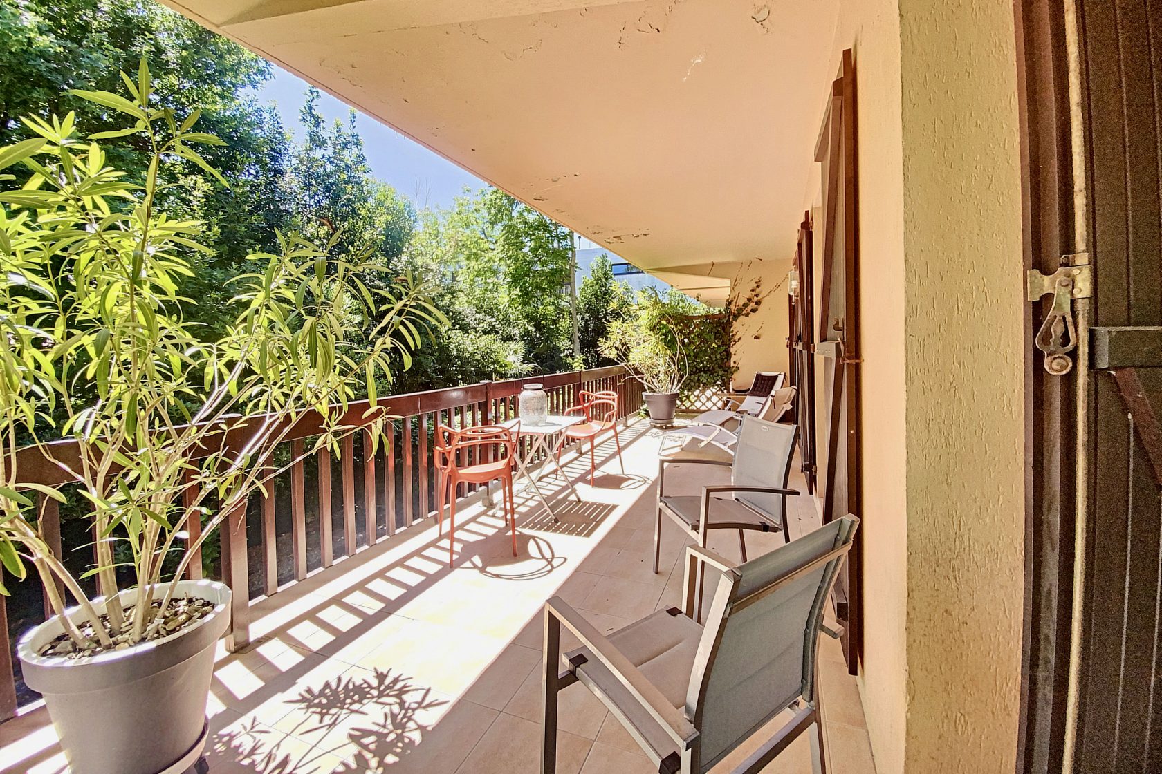 Apartment like a house with garden and large terrace in the heart of Pereire