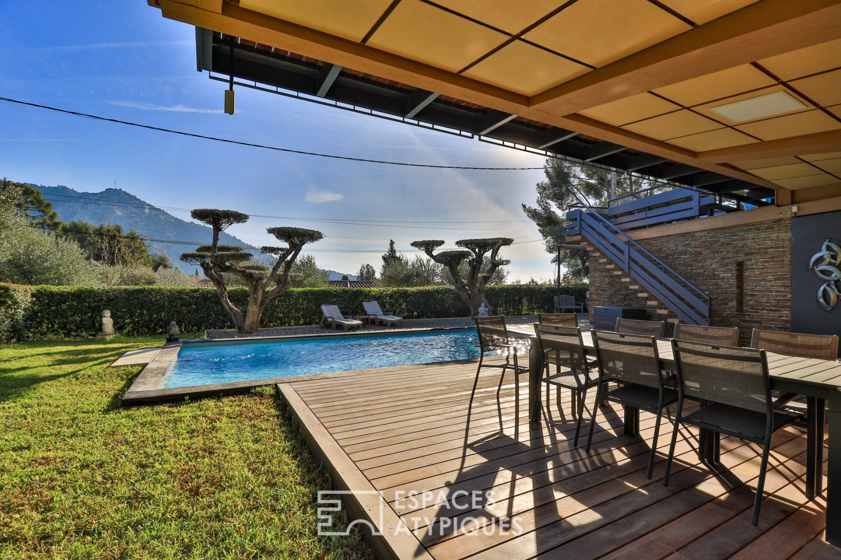 Collector’s item with swimming pool and panoramic view