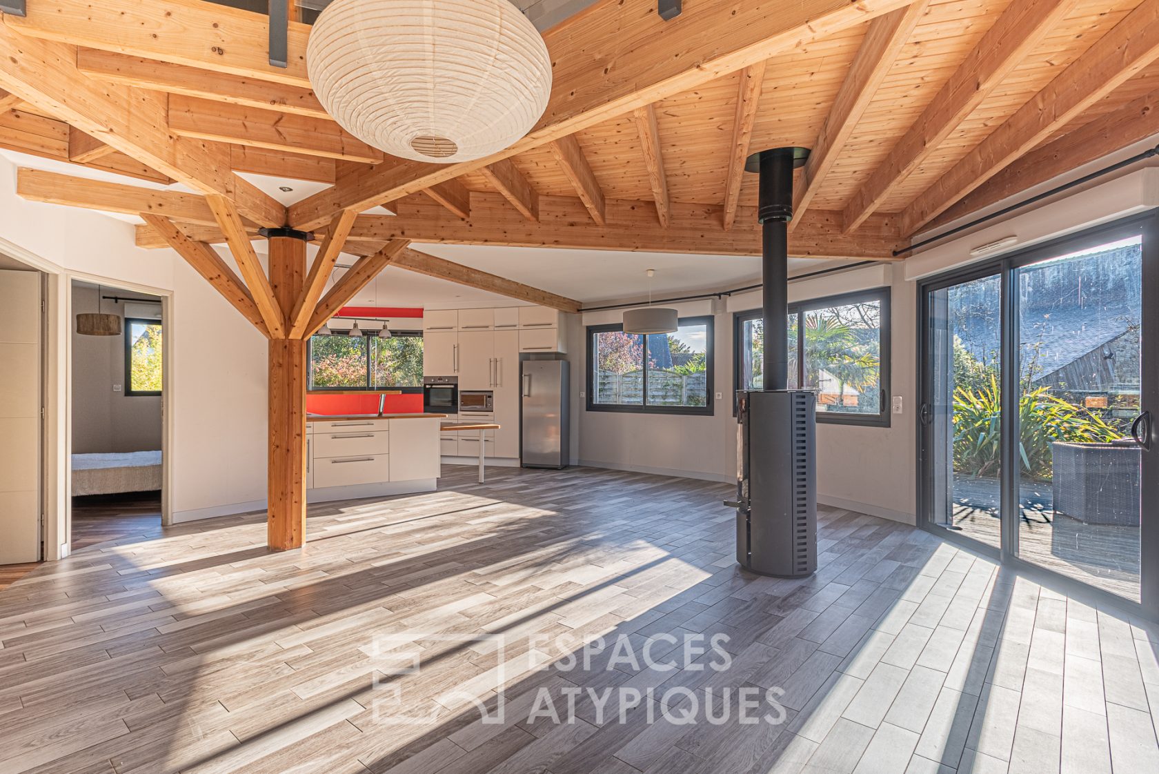 Maison tétra-décagonale en bois