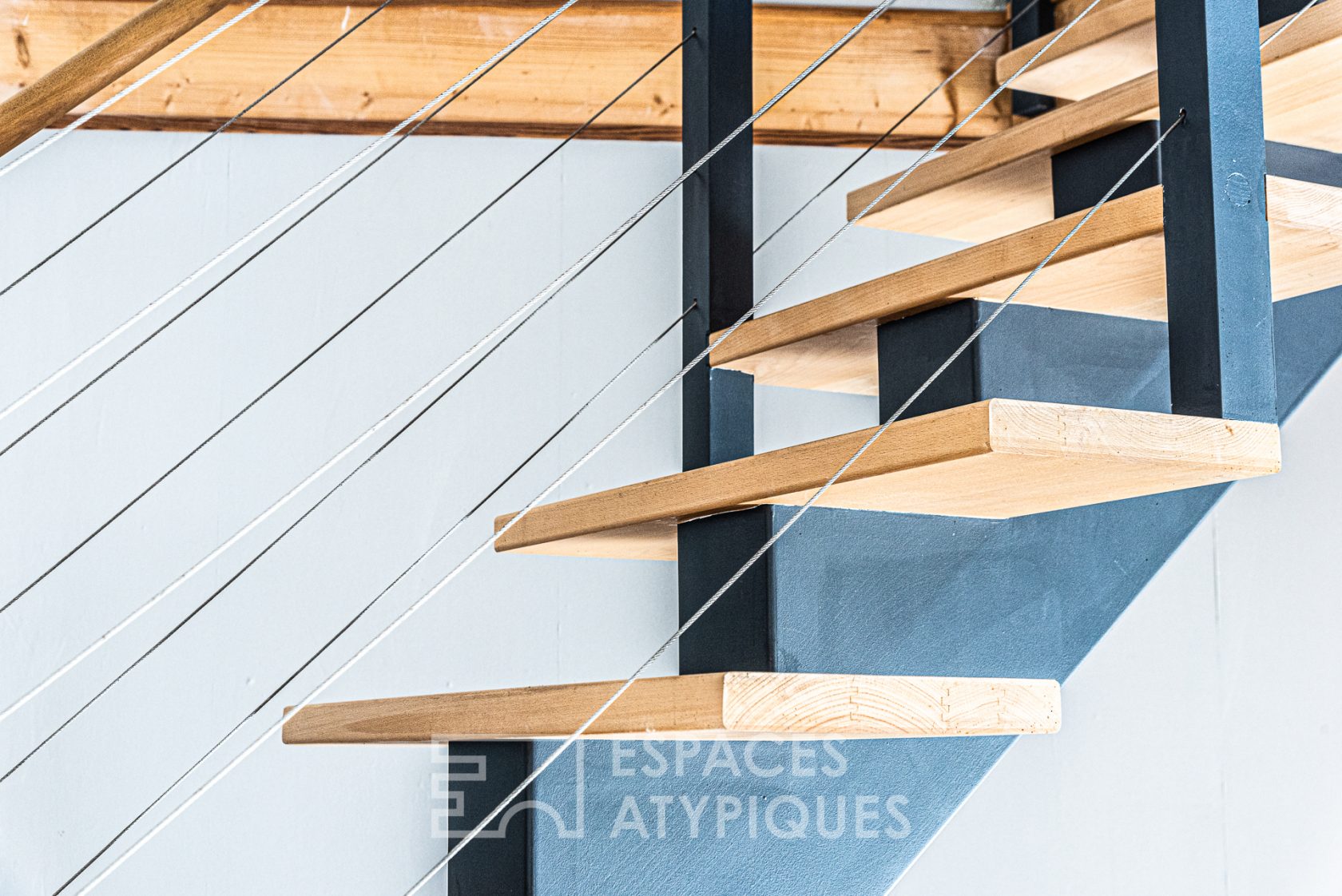 Maison tétra-décagonale en bois