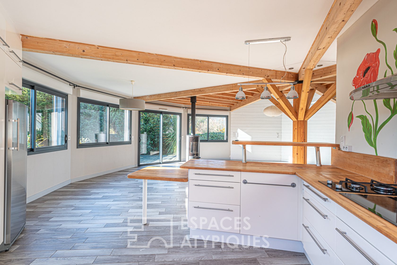 Maison tétra-décagonale en bois