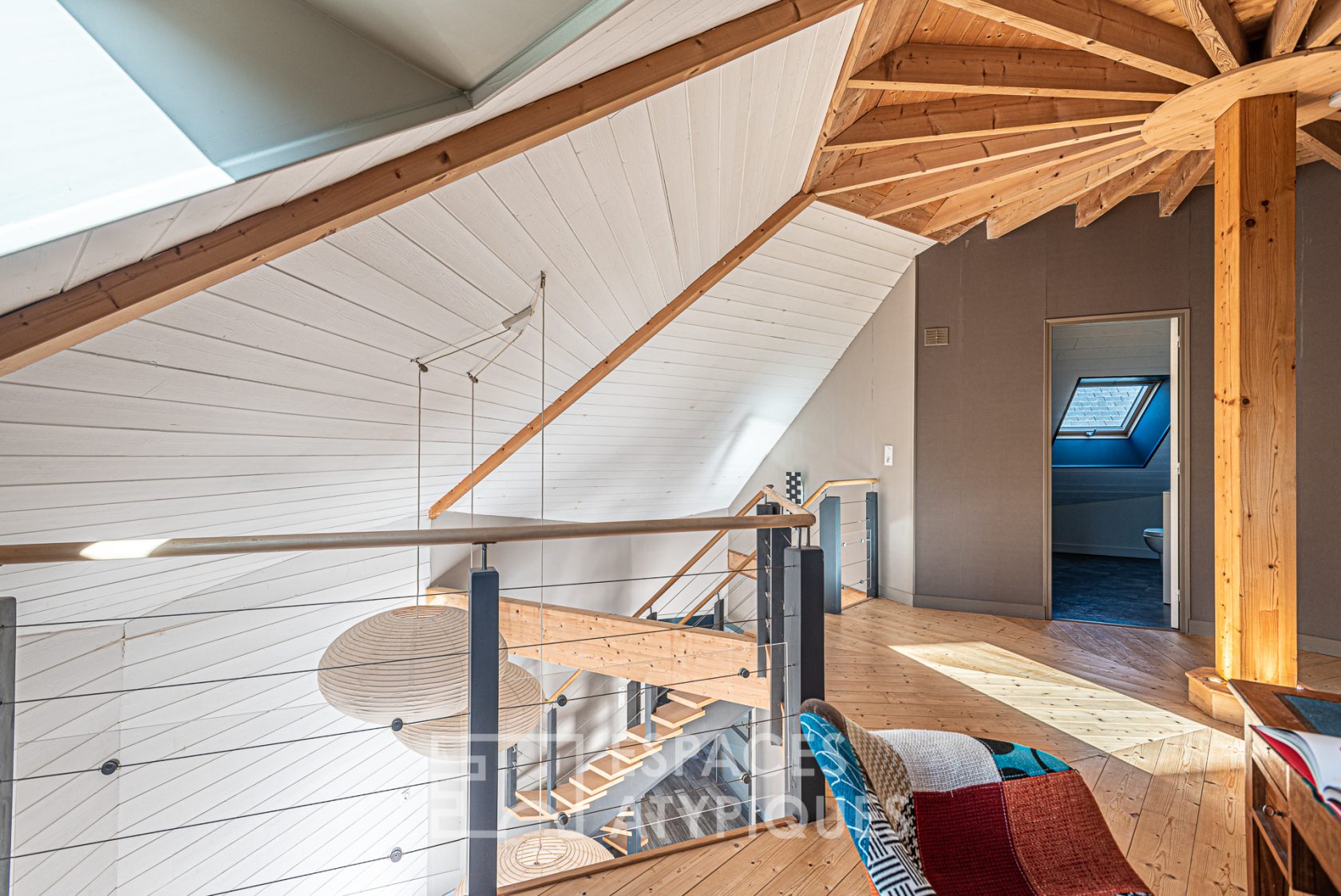 Maison tétra-décagonale en bois