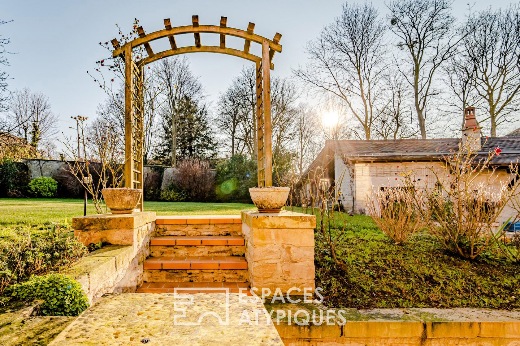 Old renovated farmhouse with garden & terrace near the Orne