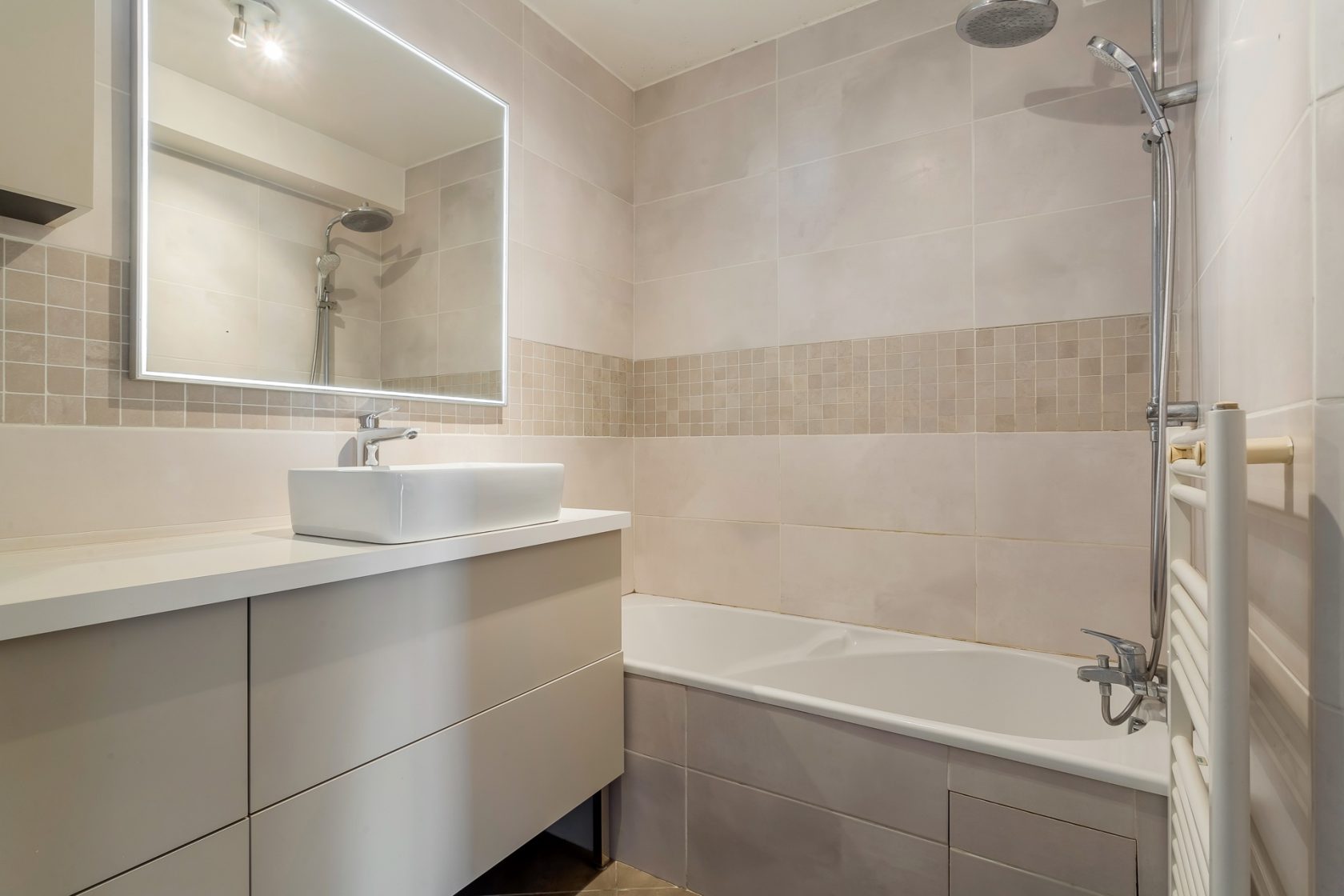 Appartement rénové proche Jean-Macé