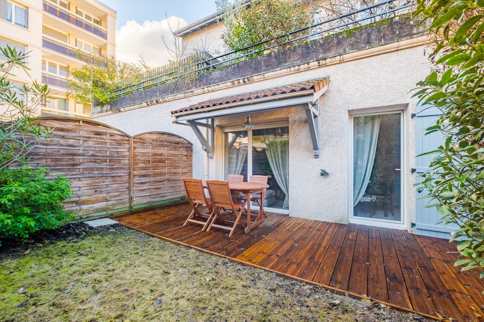 Apartment with terrace and garden