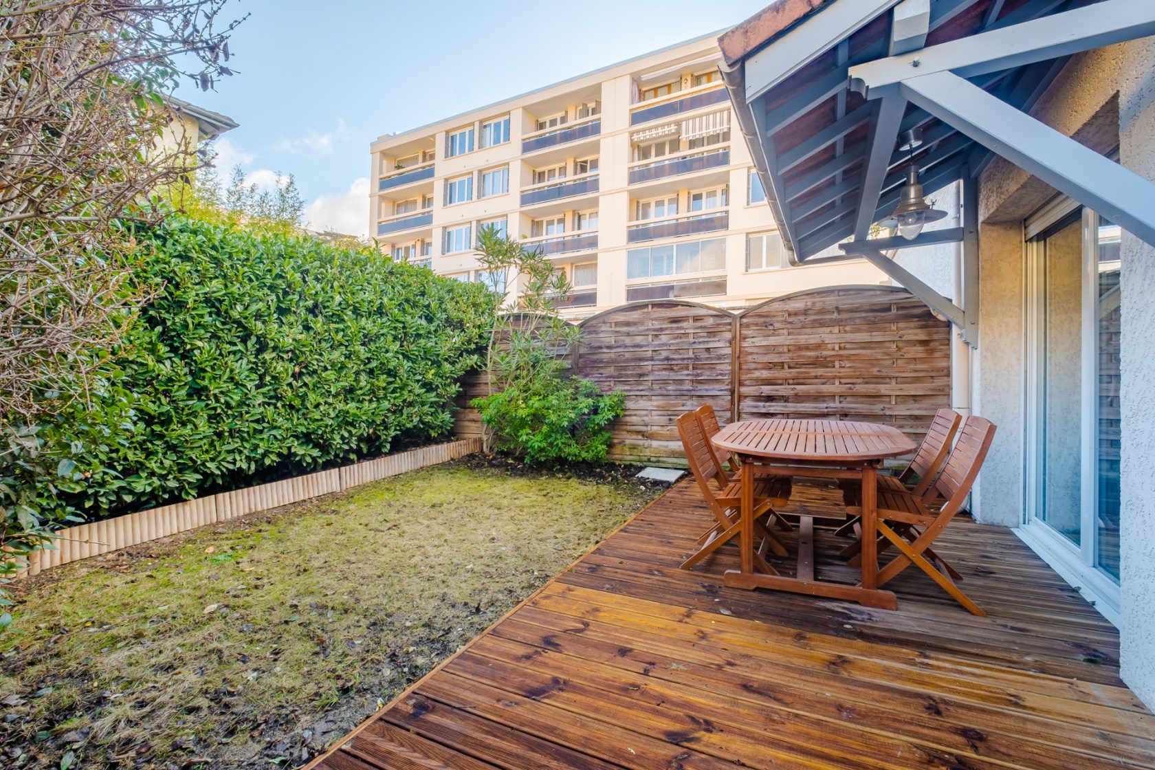 Apartment with terrace and garden