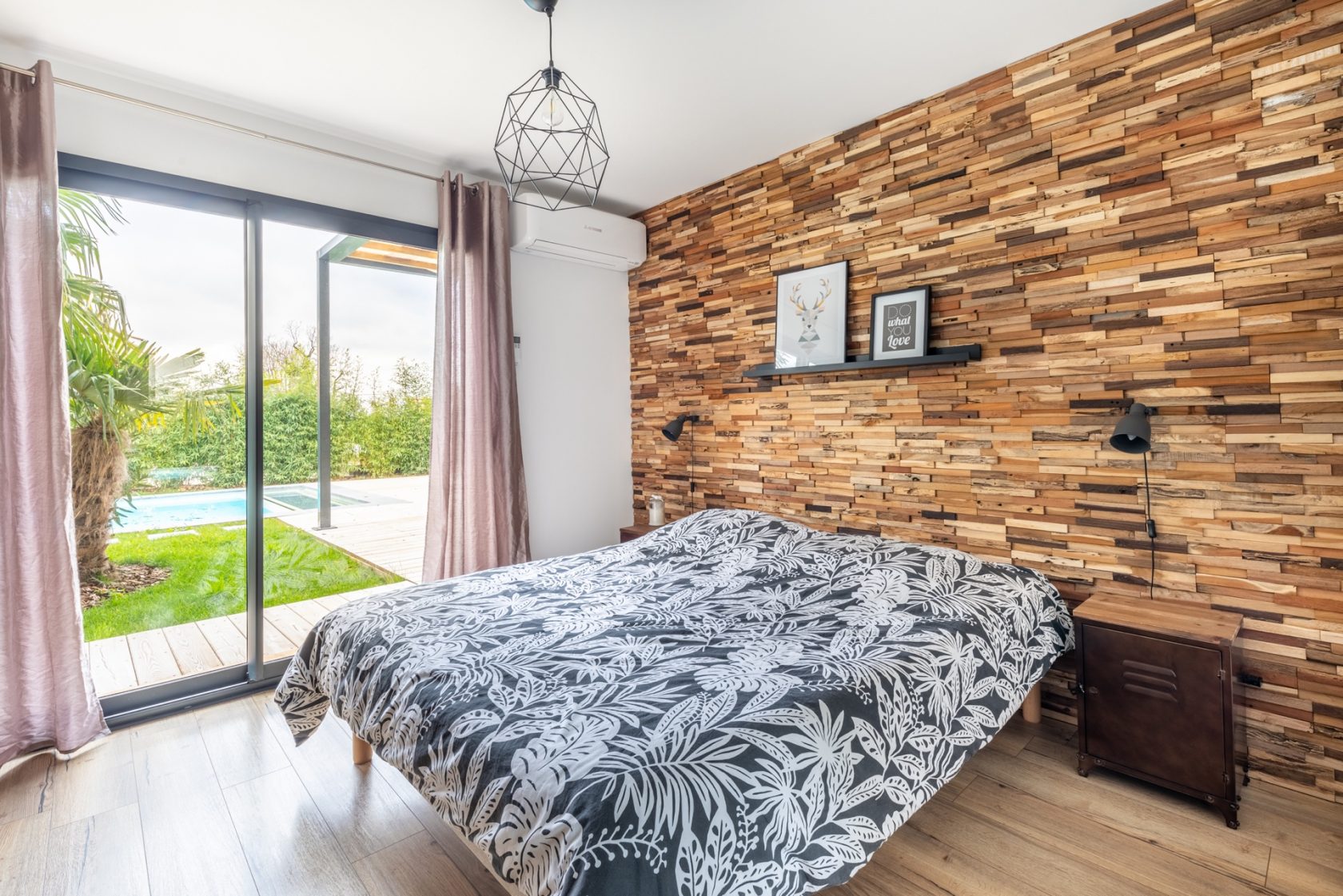 Belle maison contemporaine avec piscine et son jardin paysagé