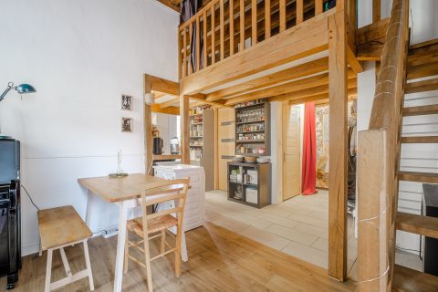 Canut renovated near Place Berthone