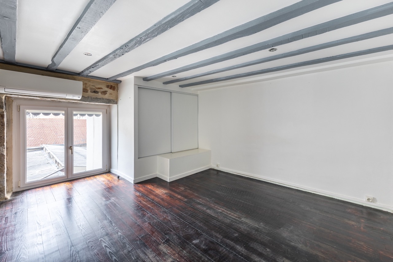 Renovated canut type apartment