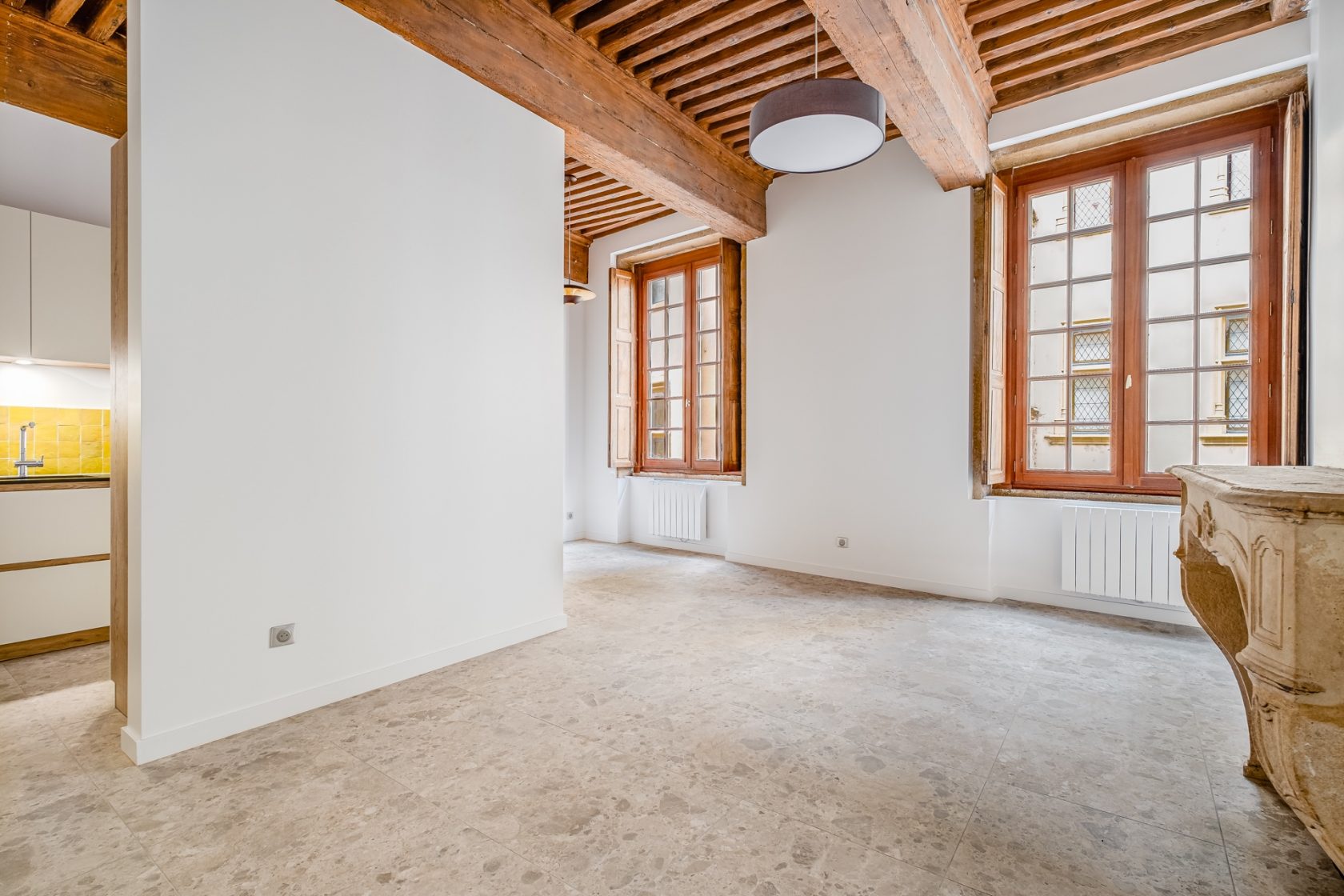 Canut with contemporary renovation near metro D
