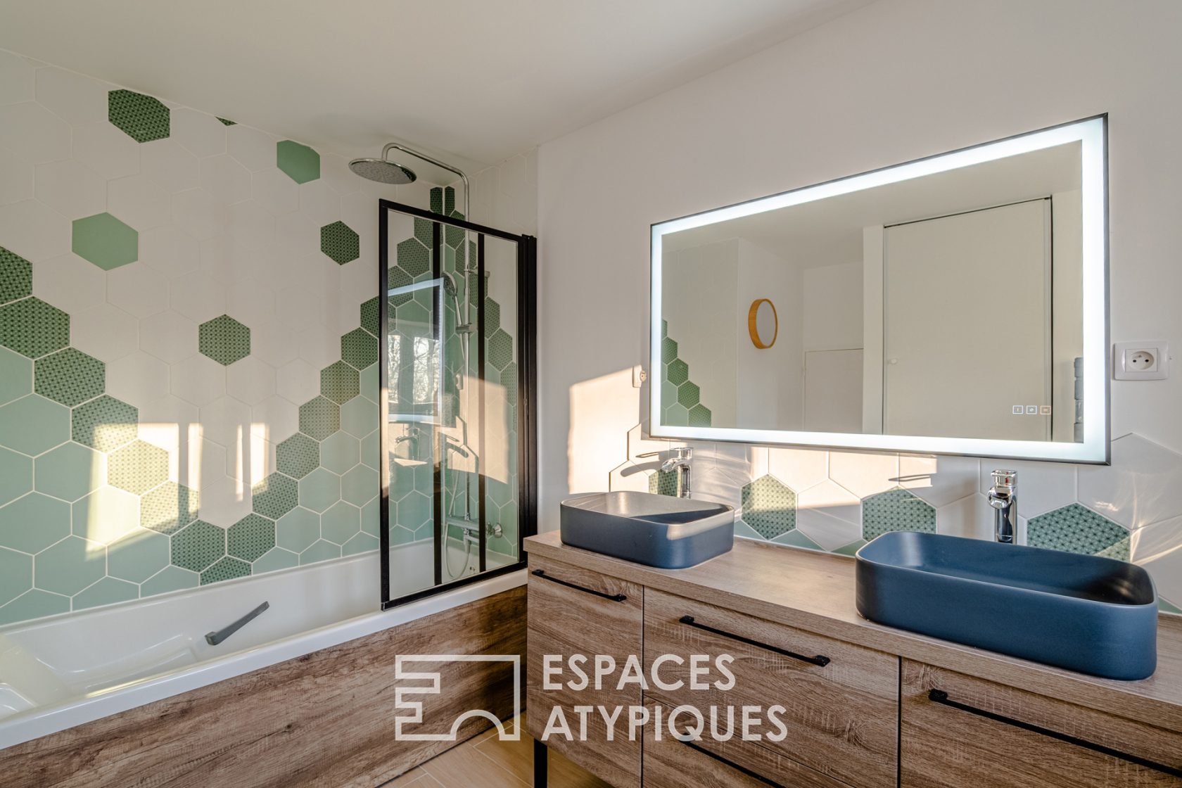 Old renovated farmhouse with garden & terrace near the Orne
