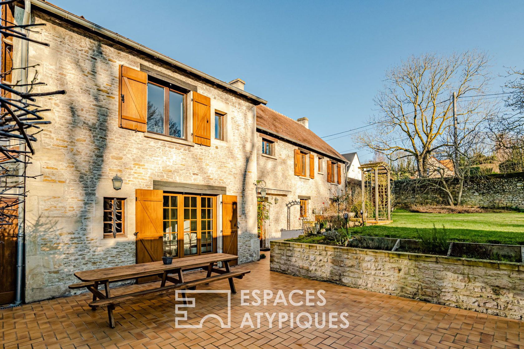 Old renovated farmhouse with garden & terrace near the Orne