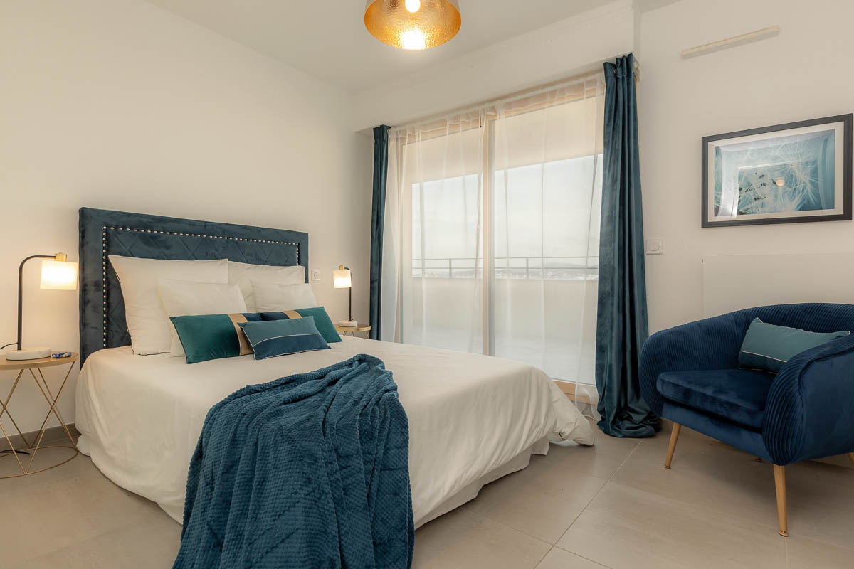 Appartement contemporain hors norme avec une énorme terrasse filante