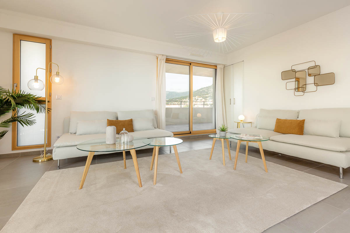 Appartement contemporain hors norme avec une énorme terrasse filante