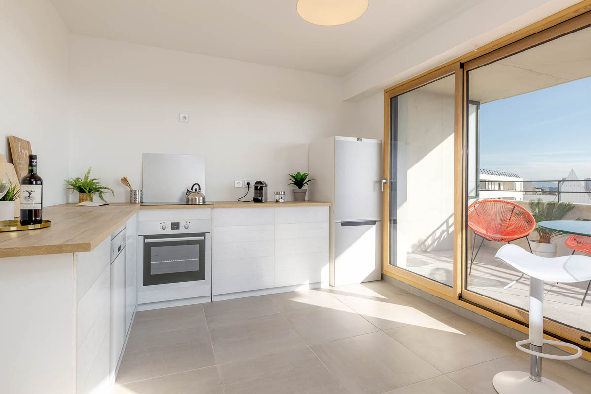 Appartement contemporain hors norme avec une énorme terrasse filante
