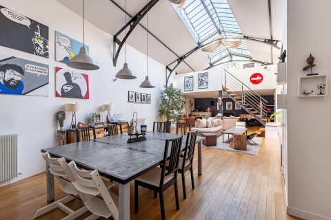 La maison de ville avec sa terrasse sur le toit.