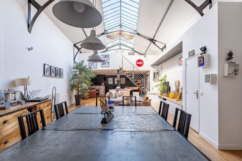 La maison de ville avec sa terrasse sur le toit.