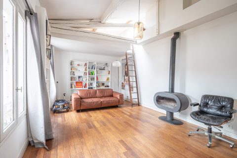 Duplex avec terrasse dans une ancienne écurie