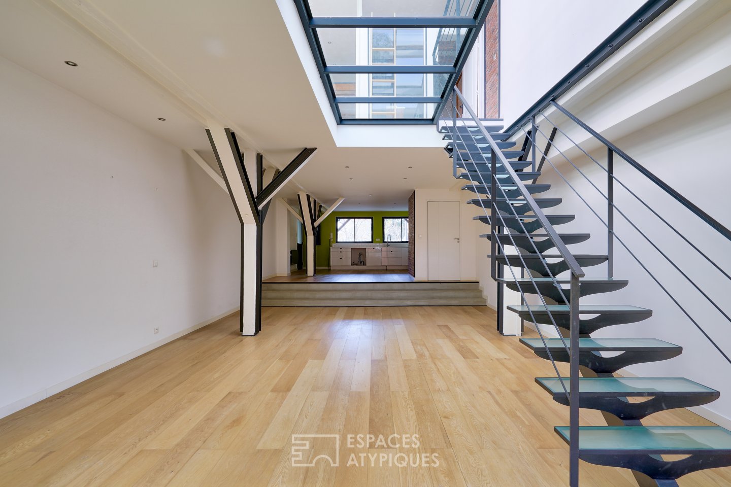 Loft with terrace in an old cardboard factory