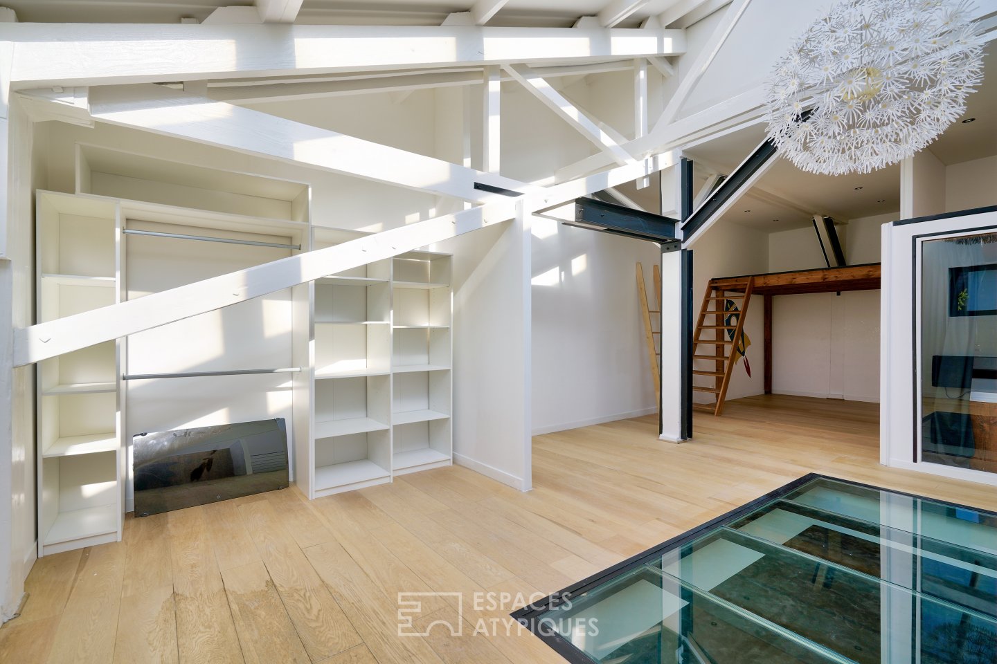 Loft avec terrasse dans une ancienne cartonnerie