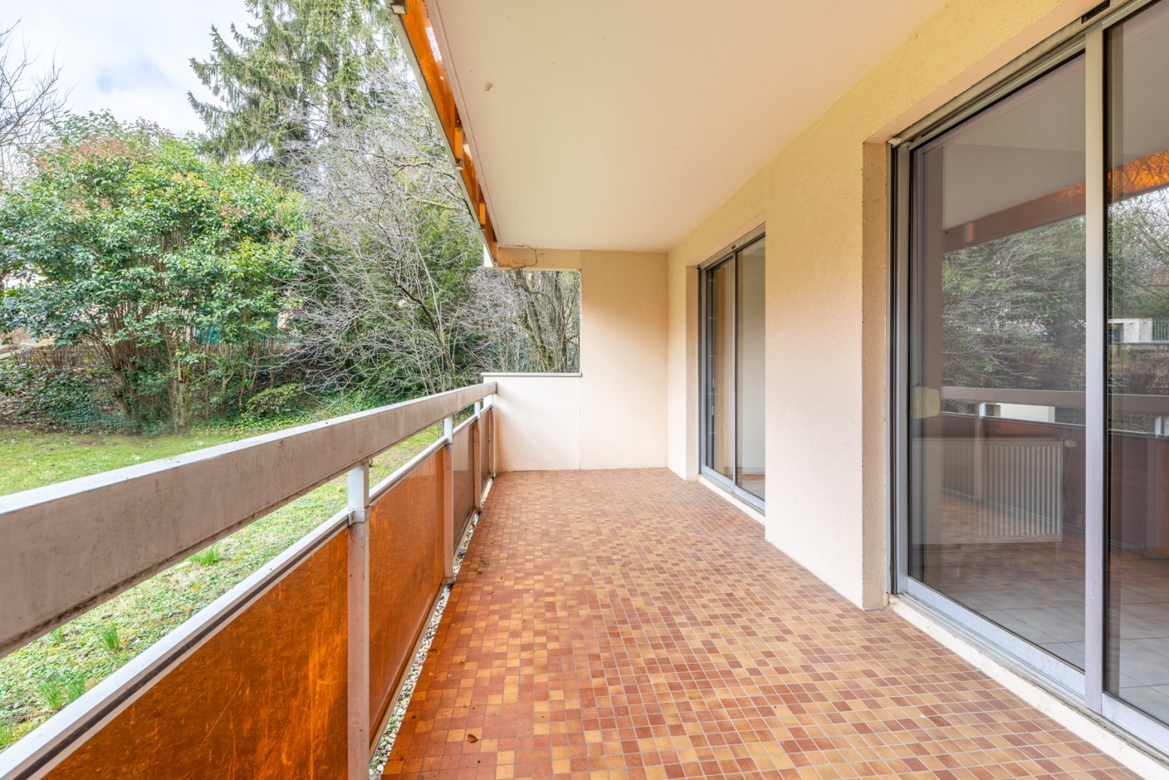 Apartment to renovate with terrace