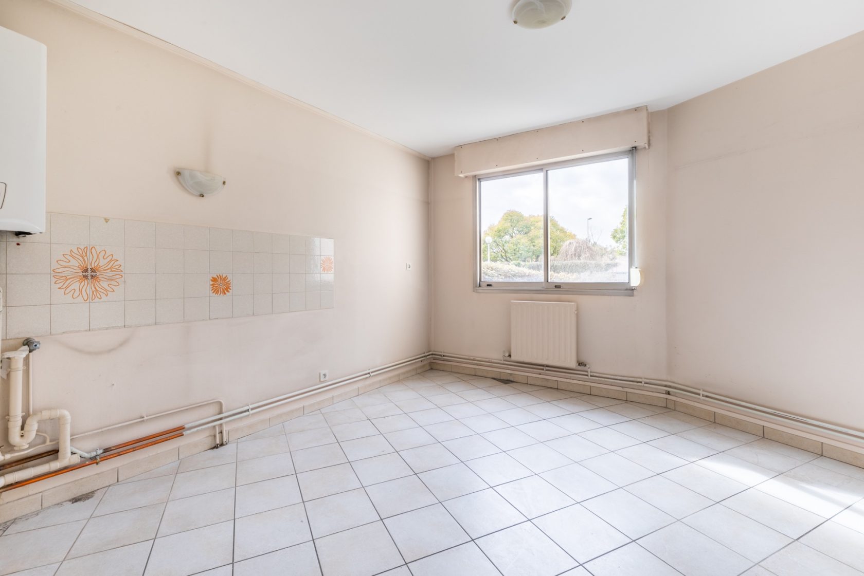 Apartment to renovate with terrace