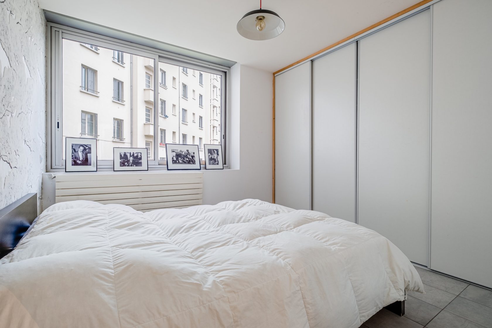 Renovated apartment near Place Ambroise Courtois