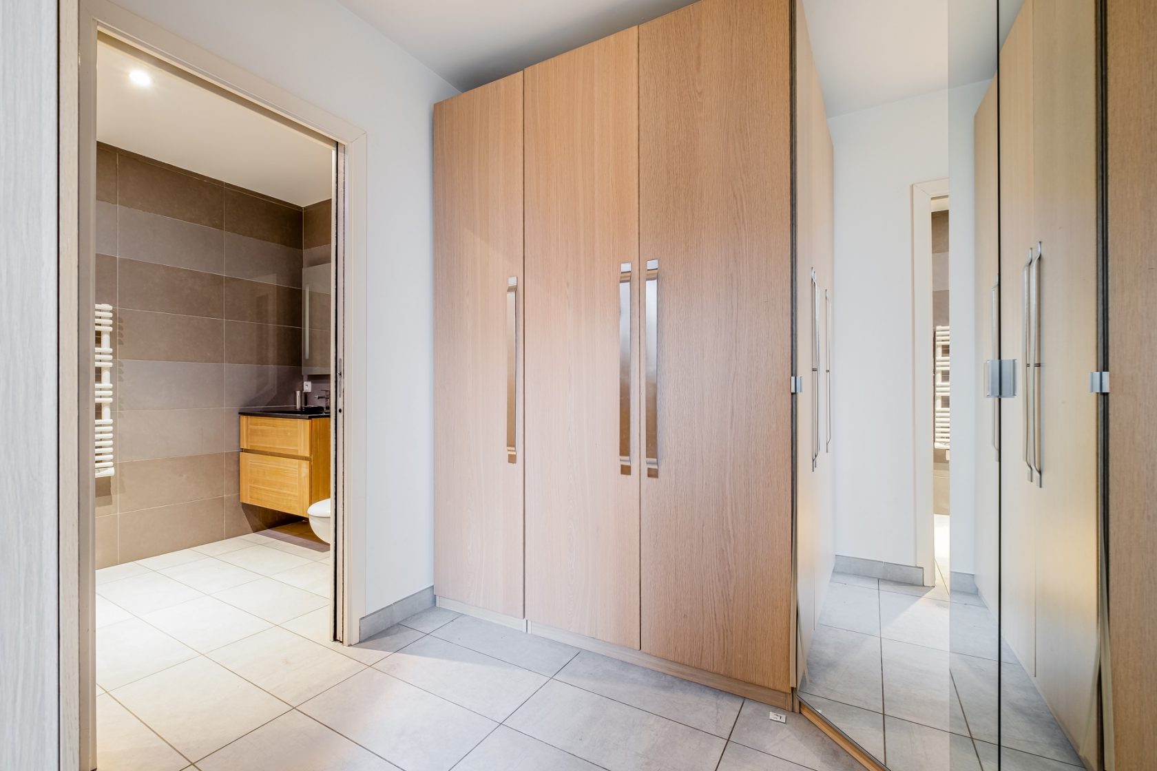 Renovated apartment near Place Ambroise Courtois
