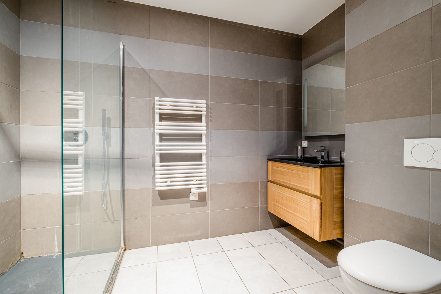Renovated apartment near Place Ambroise Courtois