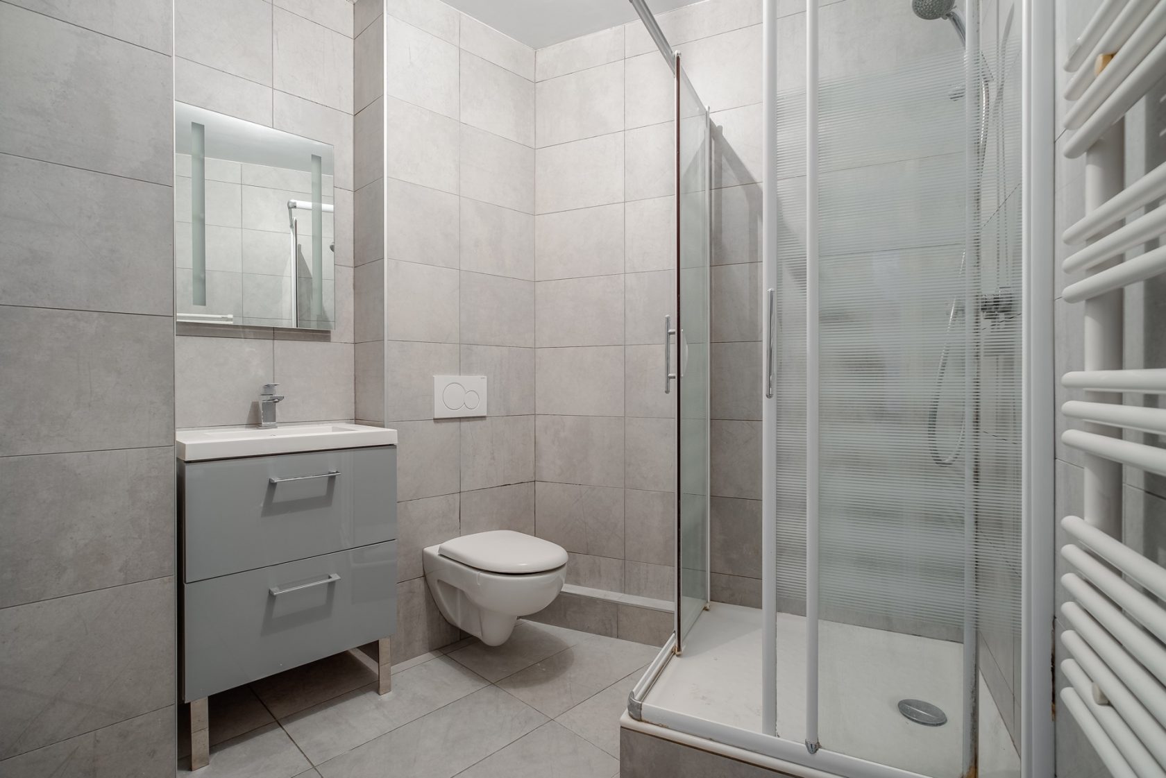 Renovated apartment near Place Ambroise Courtois