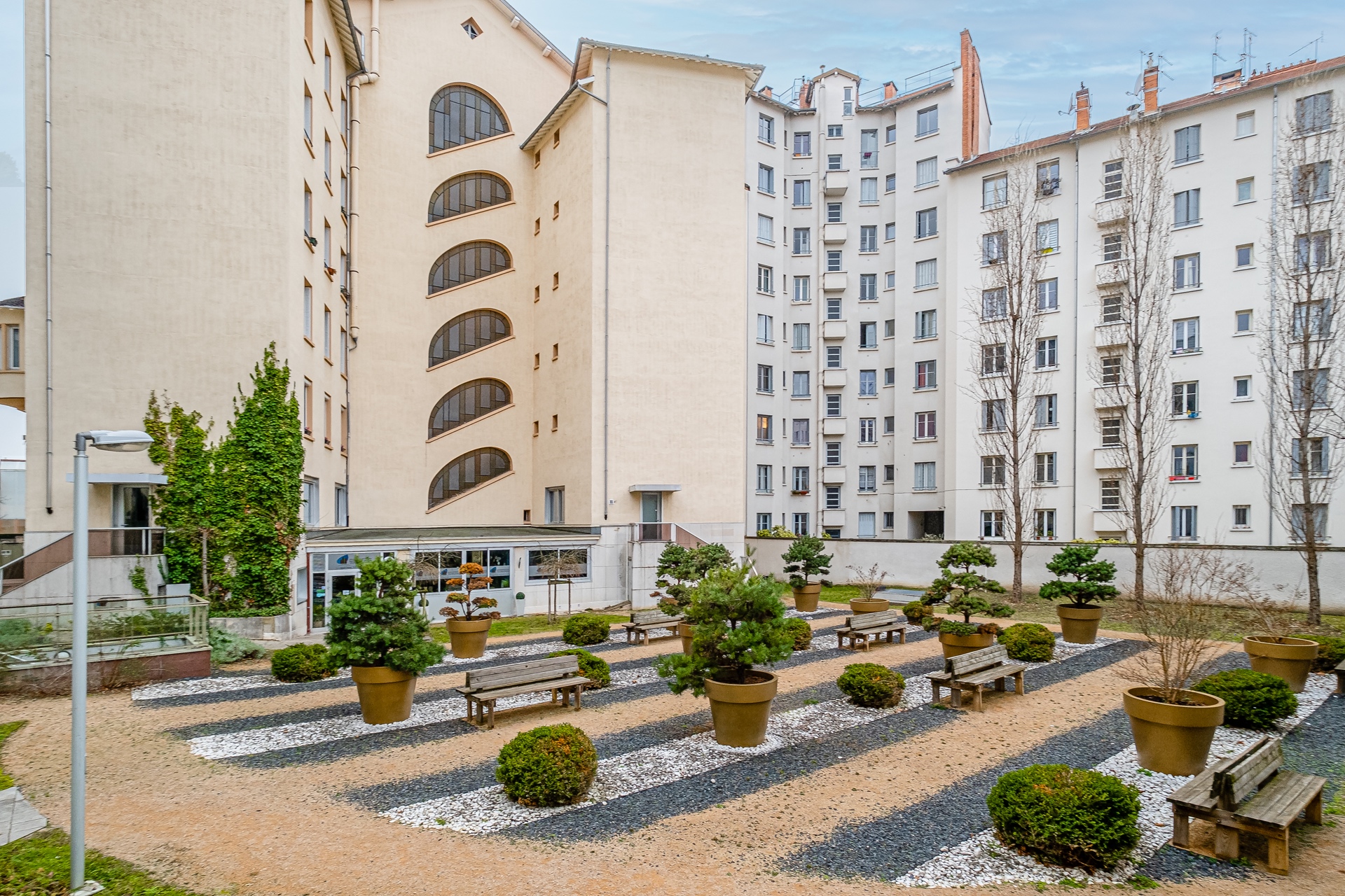 Renovated apartment near Place Ambroise Courtois