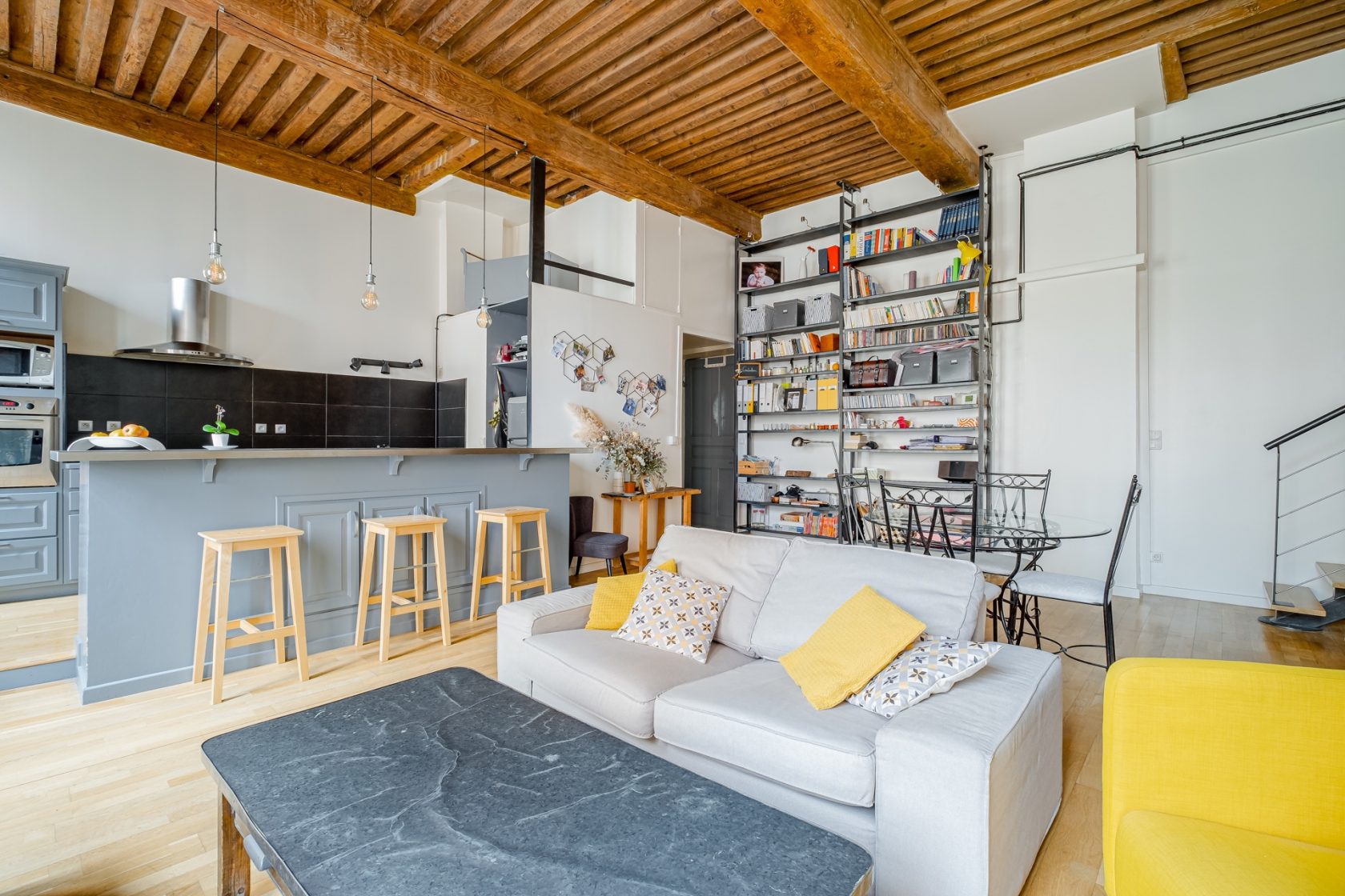 Duplex canut with elevator