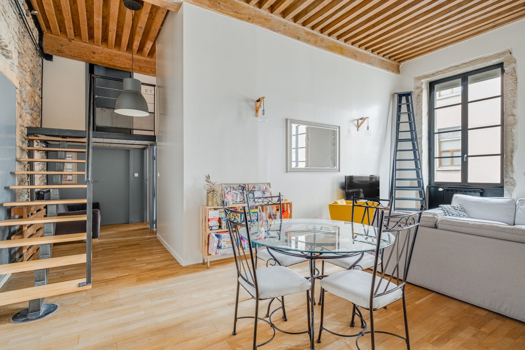 Duplex canut with elevator