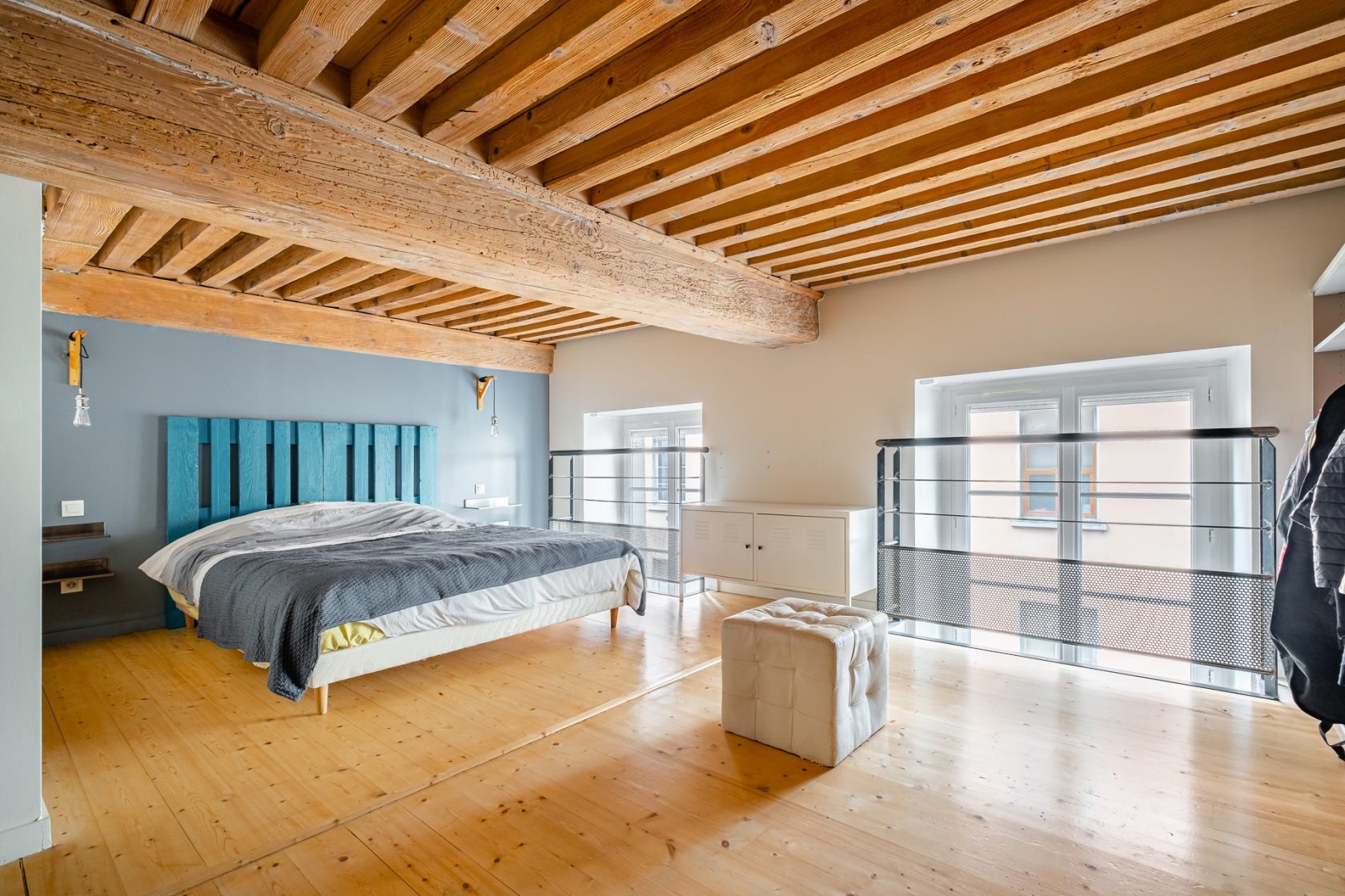 Duplex canut with elevator