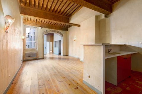 Apartment with character to refresh