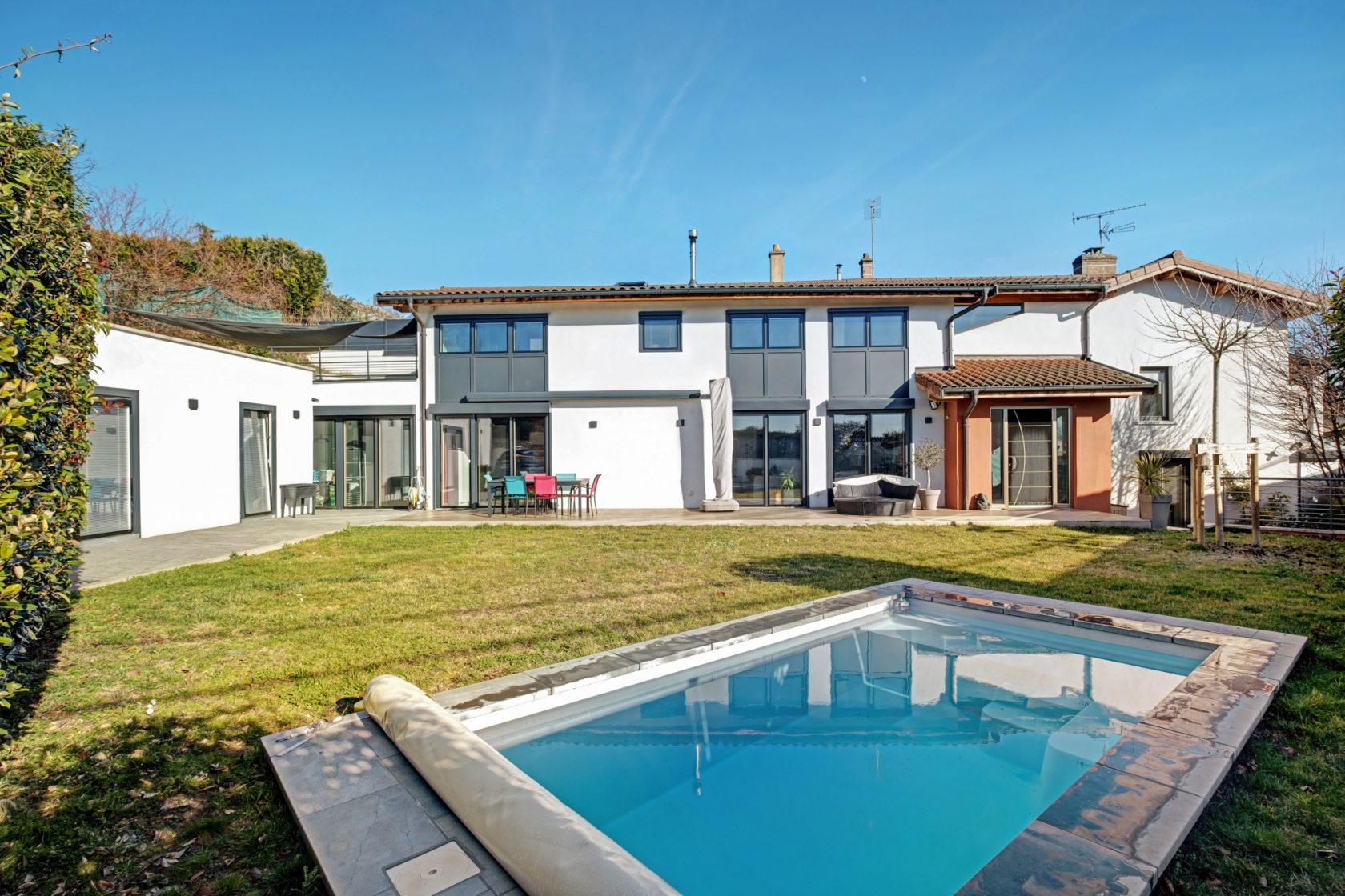 Contemporary house with swimming pool