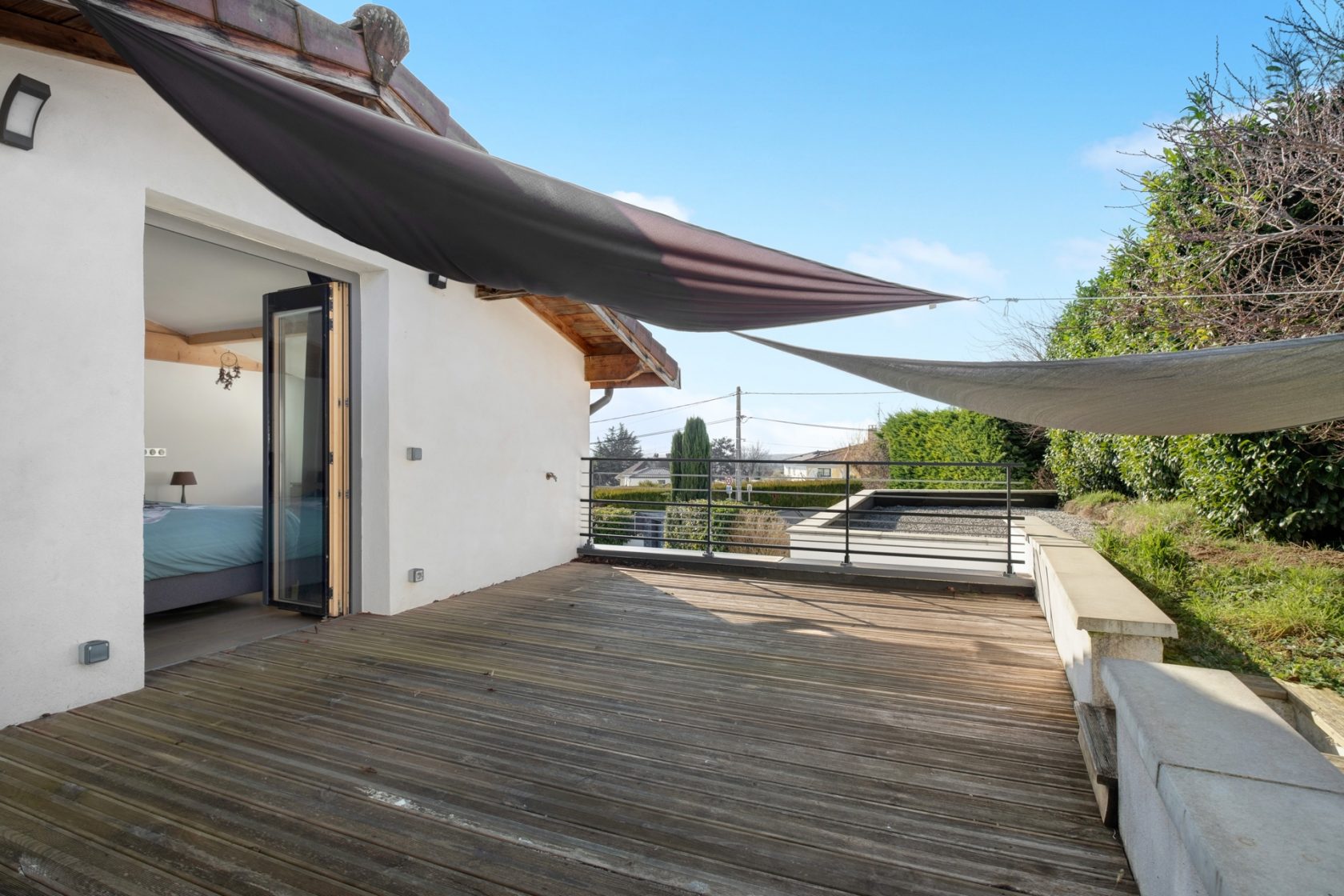 Contemporary house with swimming pool