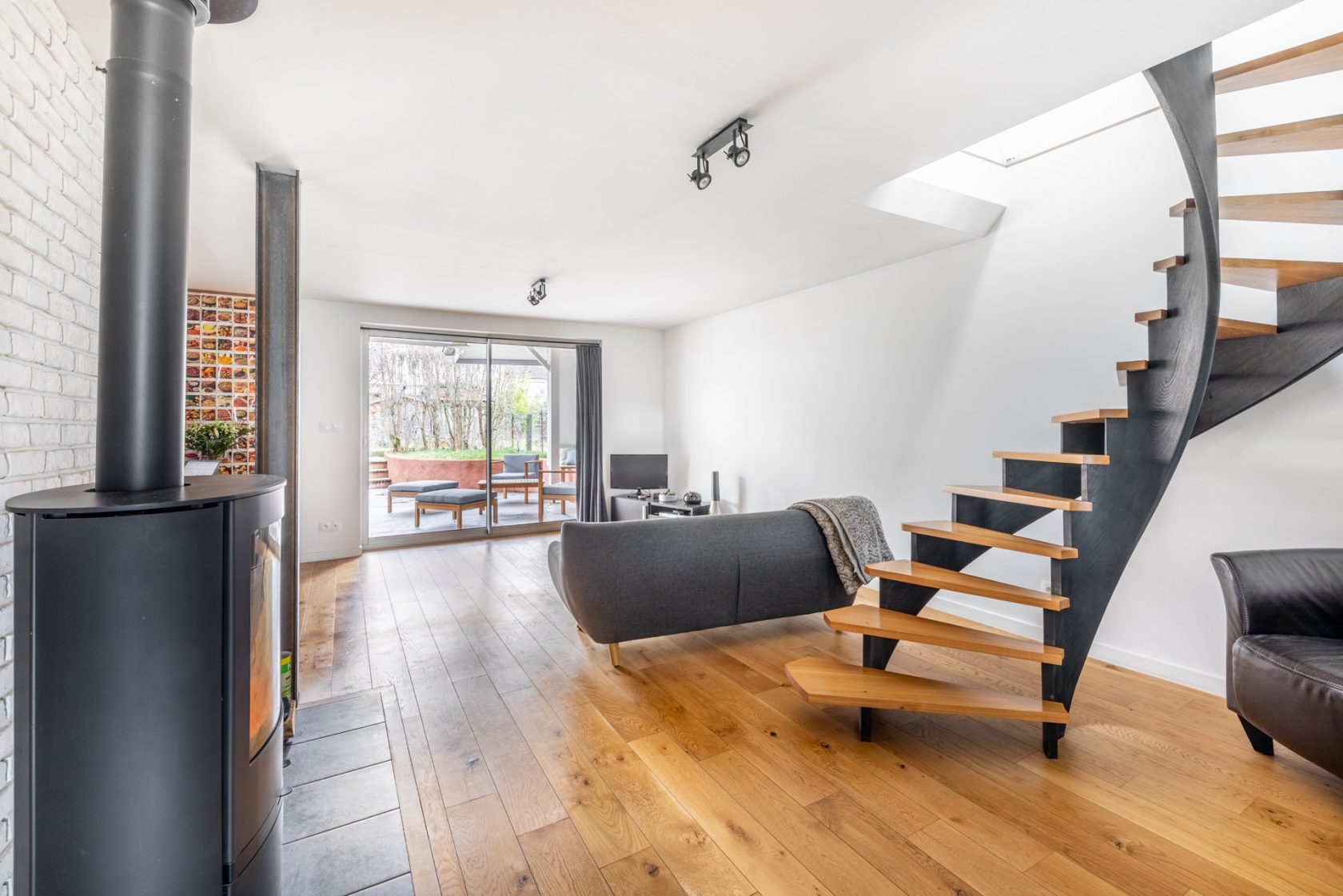 Maison ancienne rénovée avec jardin