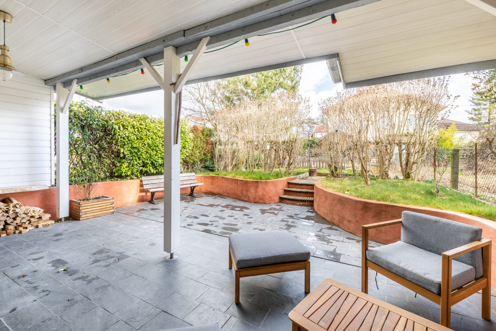 Maison ancienne rénovée avec jardin