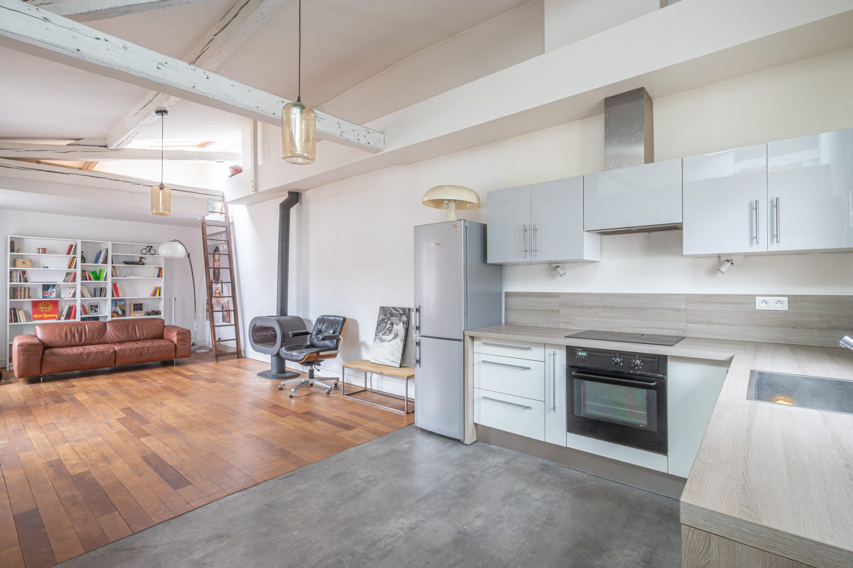 Duplex with terrace in a former stable