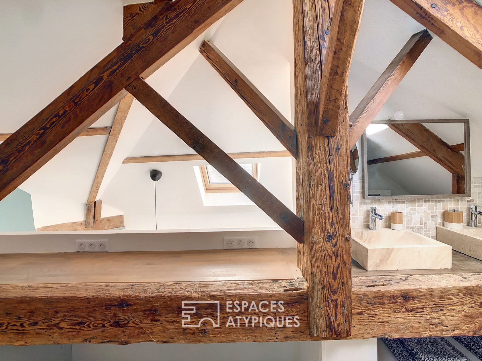 Art Deco spirit duplex in the city center of Arcachon