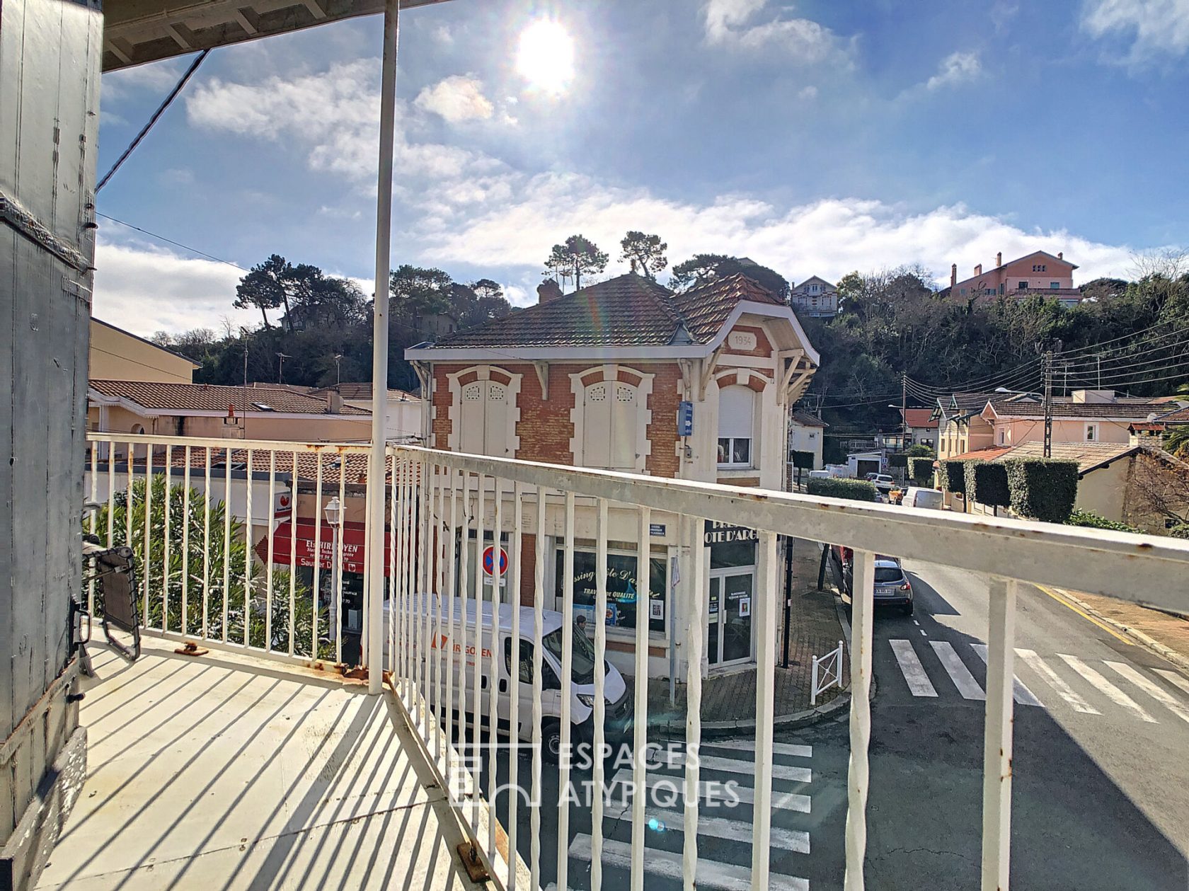 Art Deco spirit duplex in the city center of Arcachon